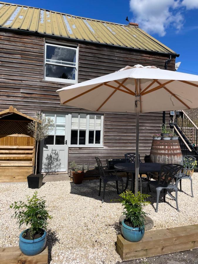The Queen Matilda Country Rooms Avening Exterior foto