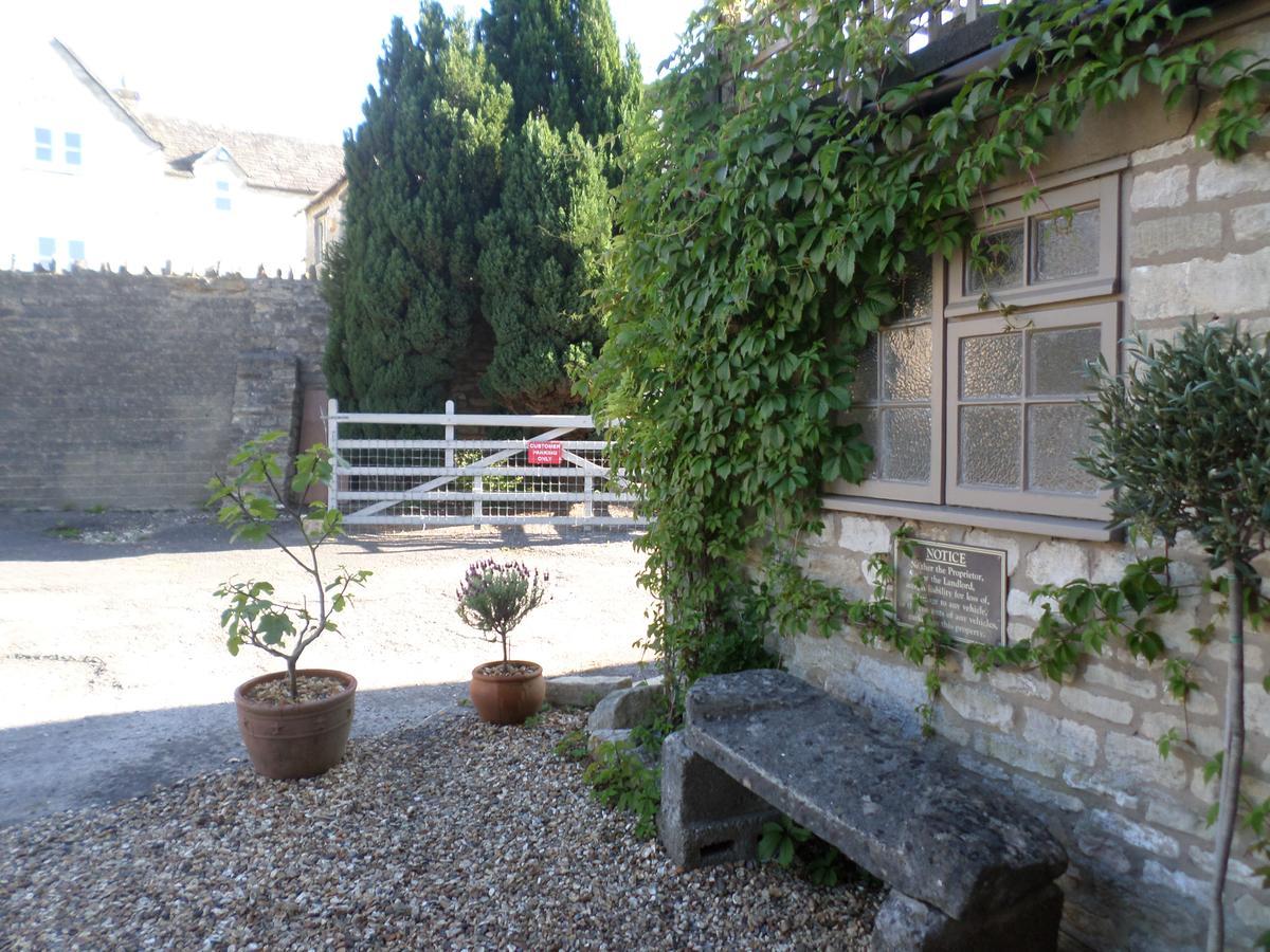 The Queen Matilda Country Rooms Avening Exterior foto